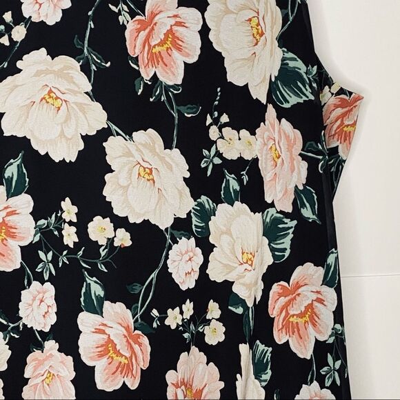 Torrid ruffle hem dark floral blouse 1/1X - Picture 5 of 7